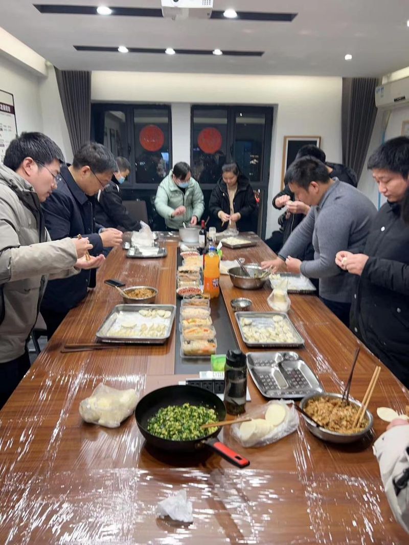 通達(dá)軟件公司組織開(kāi)展“情暖冬至，餃香飄逸”冬至包餃子活動(dòng)